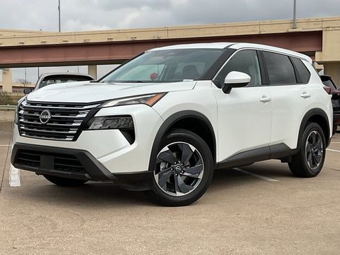 Used 2025 Nissan Rogue SV image 2