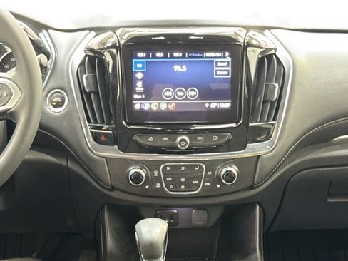 Used 2023 Chevrolet Traverse LT image 23