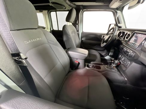 Used 2023 Jeep Wrangler Sahara image 25