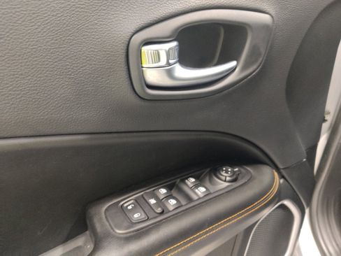 Used 2018 Jeep Compass Limited w/ Navigation Group AWD/4WD image 27