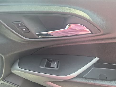New 2026 Chevrolet Trax RS w/ Sunroof Package FWD image 31