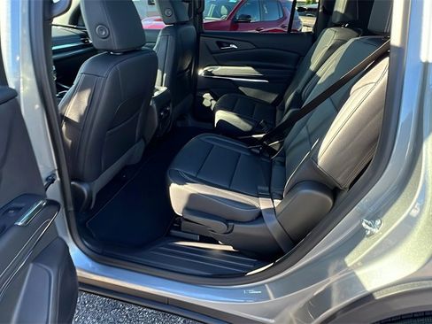New 2026 Chevrolet Traverse LT w/ Sun and Wheel Package image 18