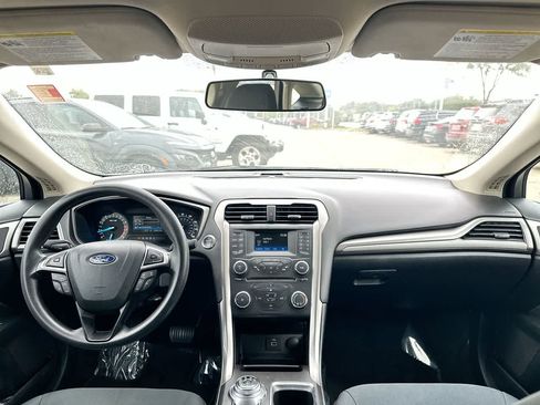 Used 2018 Ford Fusion SE image 20