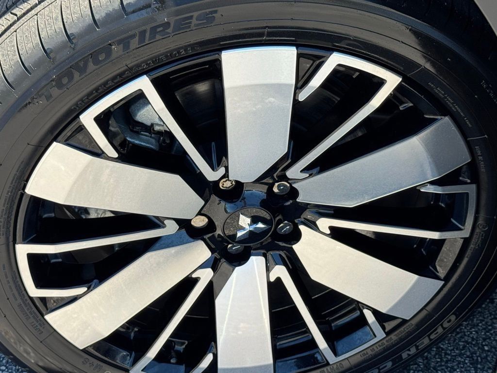 Used 2025 Mitsubishi Outlander SEL FWD image 14