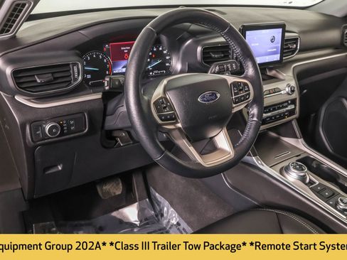 Used 2021 Ford Explorer XLT w/ Equipment Group 202A image 5
