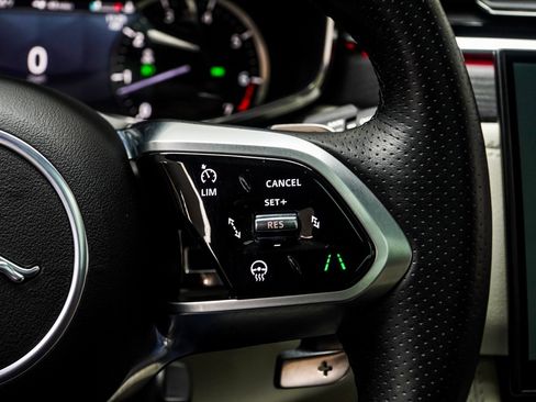 Used 2023 Jaguar F-PACE R-Dynamic S image 27