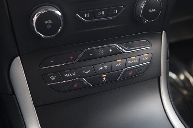 Used 2020 Ford Edge SEL w/ Convenience Package FWD image 16