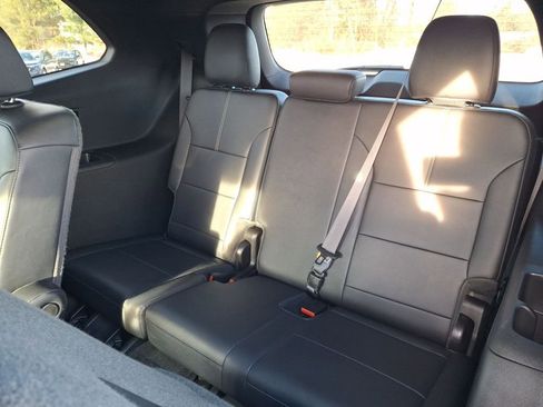 Used 2024 GMC Acadia Elevation image 12