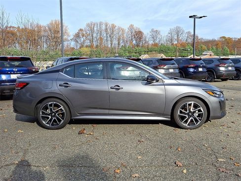 Certified 2025 Nissan Sentra SR image 8