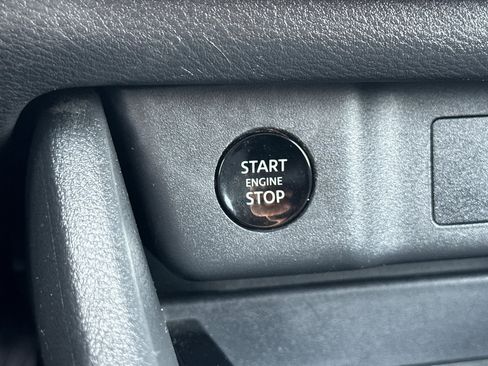 Used 2025 Nissan Rogue SV AWD/4WD image 23
