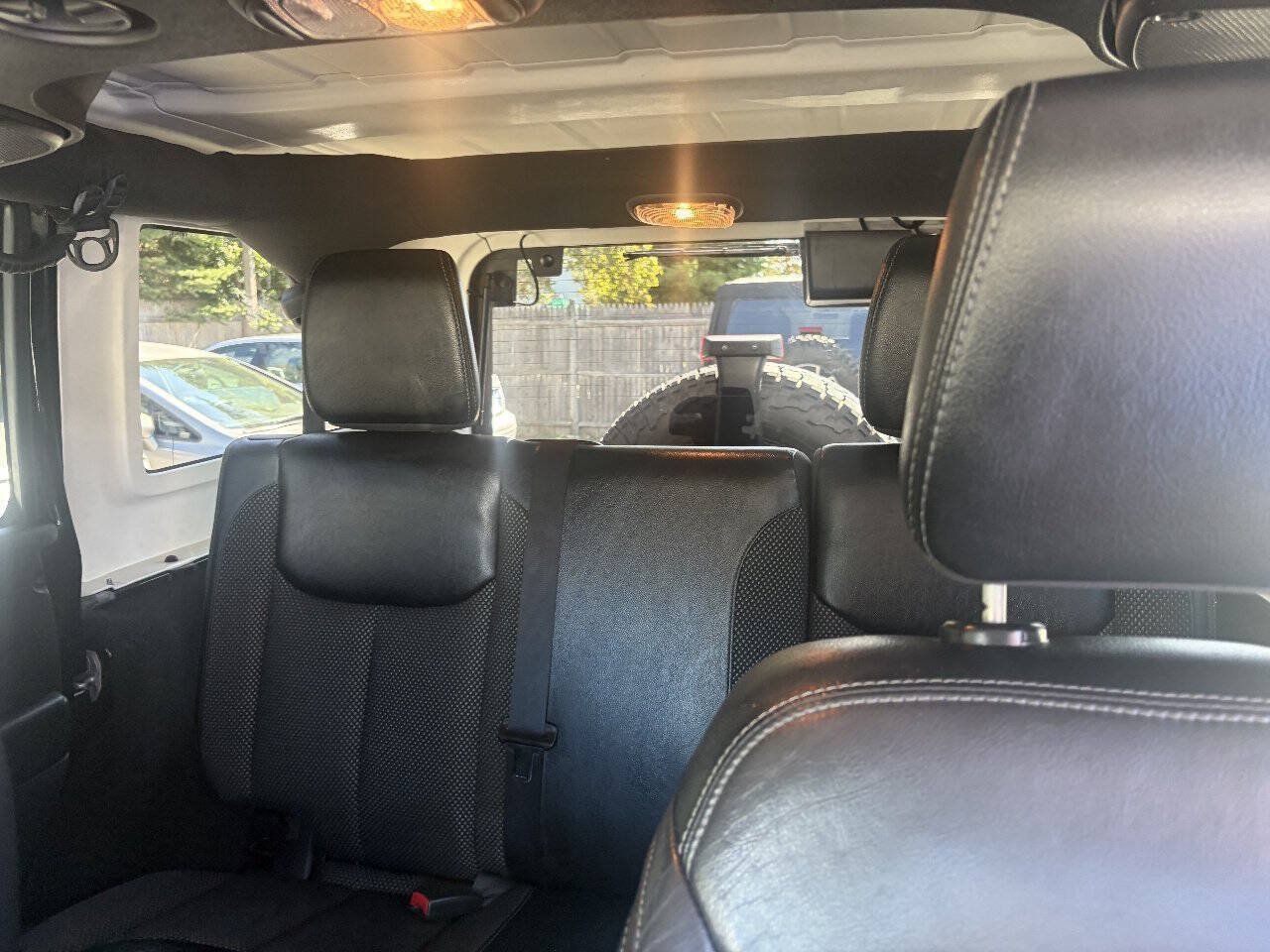 Used 2016 Jeep Wrangler Unlimited Sahara AWD/4WD image 14