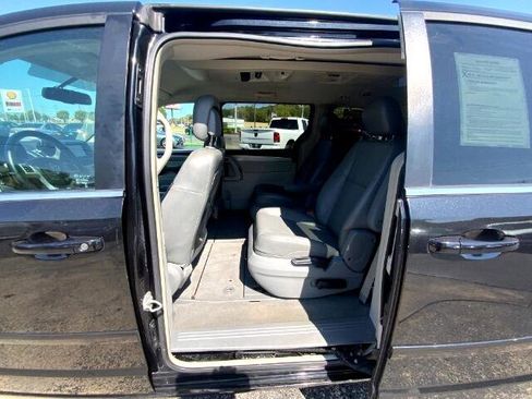 Used 2013 Volkswagen Routan SE image 15