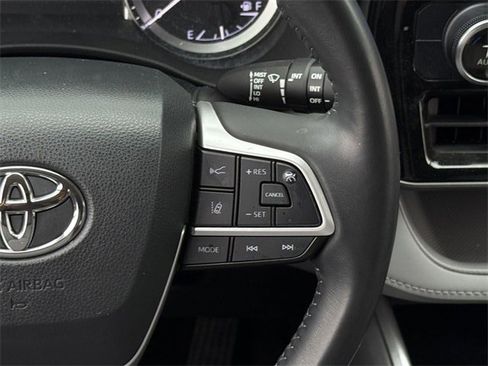Used 2024 Toyota Highlander LE image 15