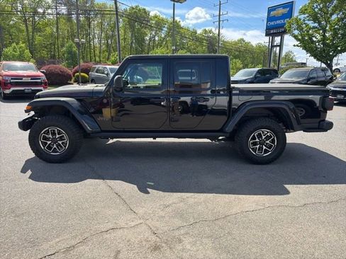 Used 2025 Jeep Gladiator Rubicon w/ Convenience Group image 5