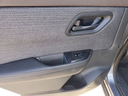 Used 2021 Nissan Rogue S image 16