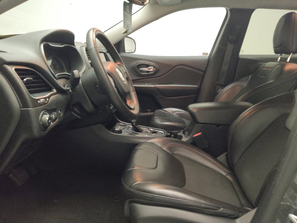 Used 2022 Jeep Cherokee Trailhawk w/ Comfort/Convenience Group AWD/4WD image 17
