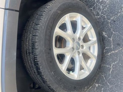 Used 2018 Jeep Cherokee Latitude Plus FWD image 25