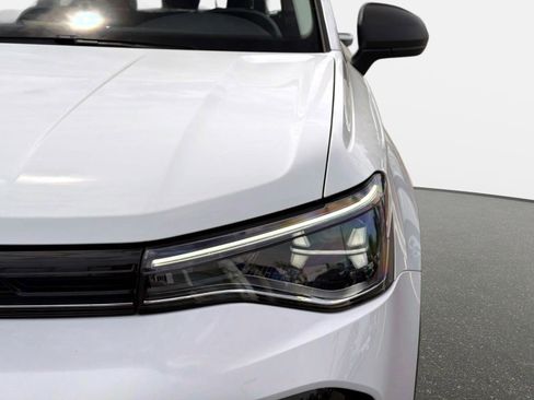 Certified 2025 Volkswagen Taos S FWD image 9