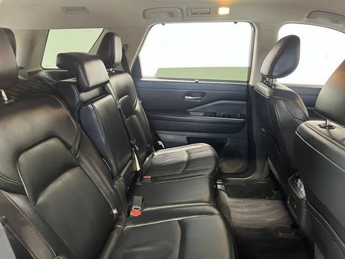 Used 2022 Nissan Pathfinder SL AWD/4WD image 13