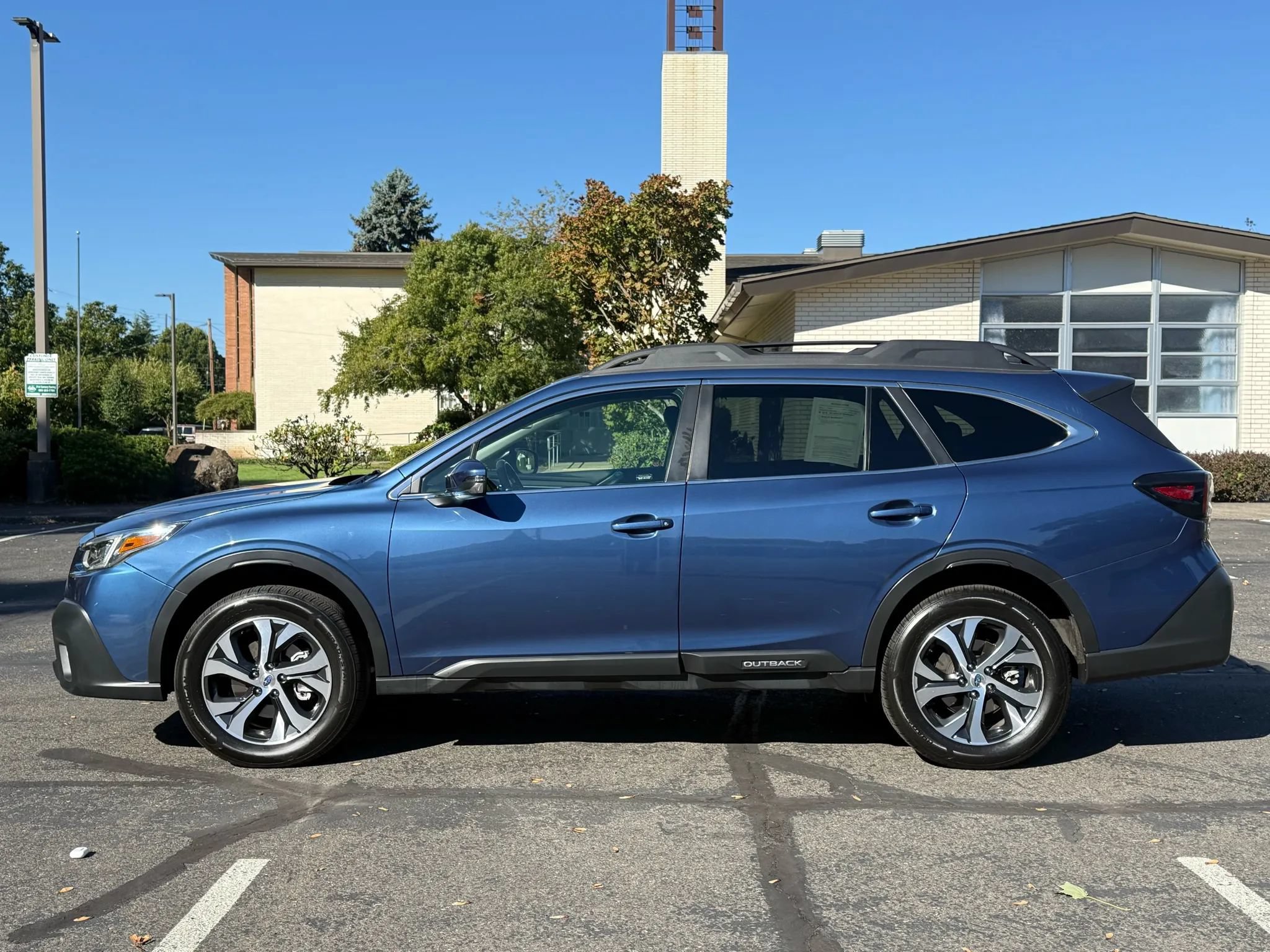 Used 2022 Subaru Outback Limited AWD/4WD image 2