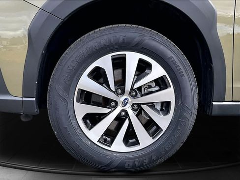 Used 2025 Subaru Outback Premium AWD/4WD image 8