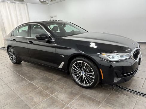 Used 2023 BMW 530e xDrive w/ Premium Package image 7