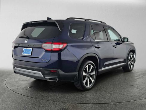 Used 2023 Honda Pilot Elite image 3