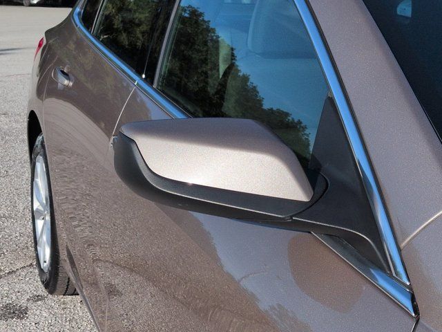 Used 2025 Chevrolet Malibu LT FWD image 11