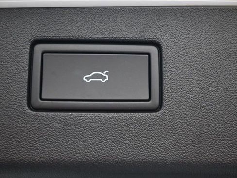 New 2026 Volkswagen Tiguan SE R-Line image 16