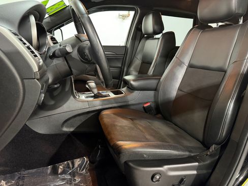 Used 2018 Jeep Grand Cherokee Altitude AWD/4WD image 5