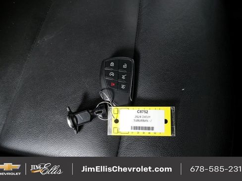 Used 2024 Chevrolet Suburban LT image 26