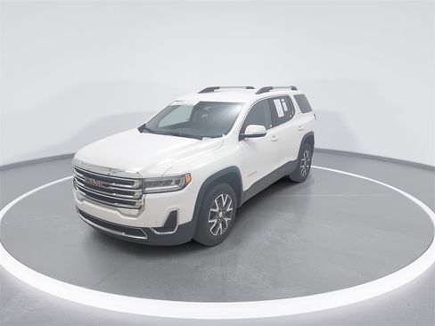 Used 2023 GMC Acadia SLE w/ Driver Convenience Package image 3