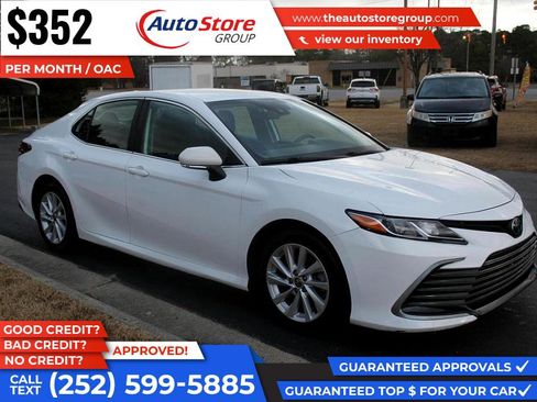 Used 2022 Toyota Camry LE image 4