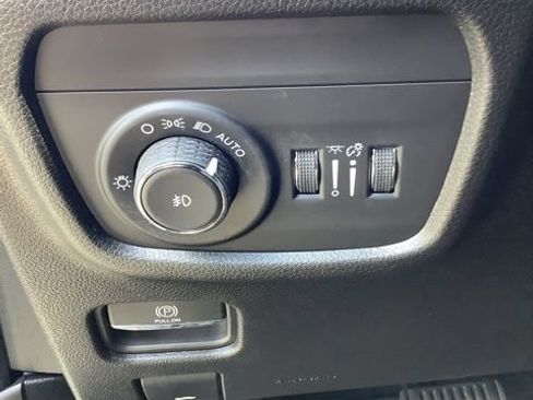 Certified 2023 Jeep Grand Cherokee Limited AWD/4WD image 25