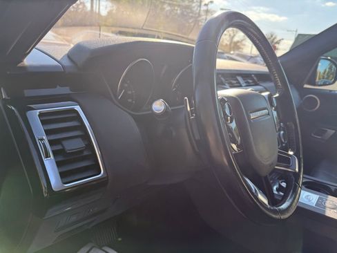 Used 2020 Land Rover Discovery SE image 12