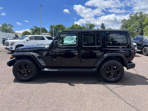 Used 2022 Jeep Wrangler Unlimited Sahara AWD/4WD image 4