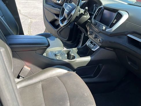 Used 2022 GMC Terrain SLT w/ Tech Package image 18
