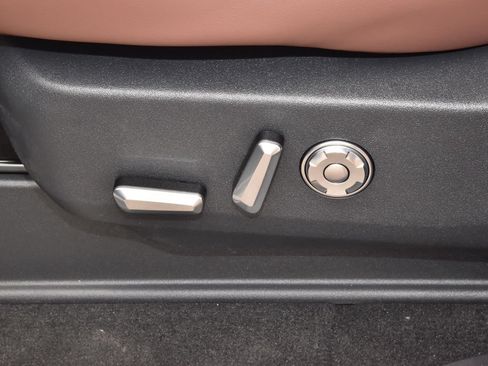 New 2026 Lincoln Navigator L Reserve AWD/4WD image 35