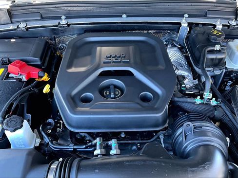 Used 2024 Jeep Wrangler High Altitude image 32