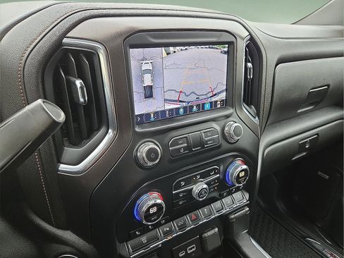 Used 2022 GMC Sierra 2500 AT4 w/ AT4 Preferred Package AWD/4WD image 17