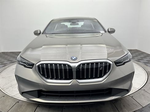 Used 2024 BMW i5 eDrive40i w/ Premium Package image 14
