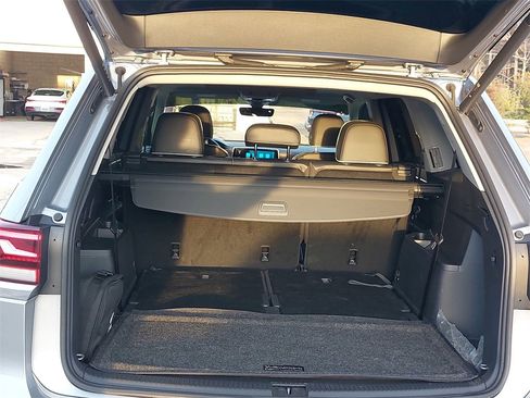 Certified 2024 Volkswagen Atlas SEL Premium R-Line image 11
