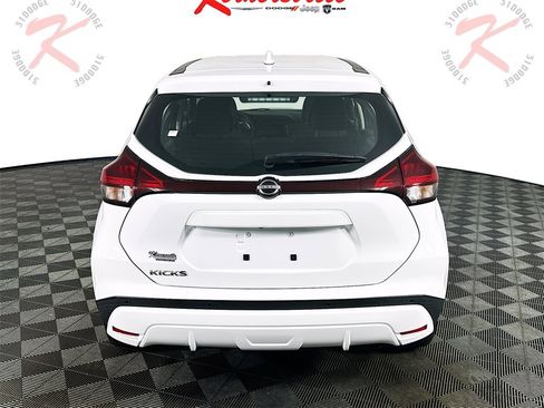 Used 2022 Nissan Kicks S image 6