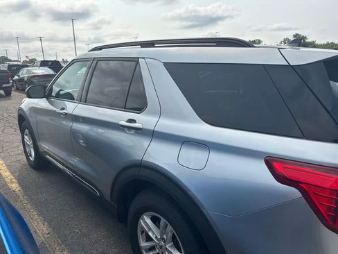 Used 2021 Ford Explorer XLT w/ Equipment Group 202A AWD/4WD image 29