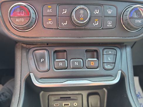 Used 2020 GMC Terrain SLT w/ Preferred Package AWD/4WD image 24