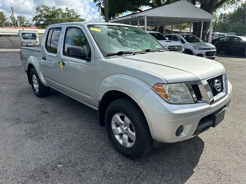 Used 2012 Nissan Frontier SV AWD/4WD image 3