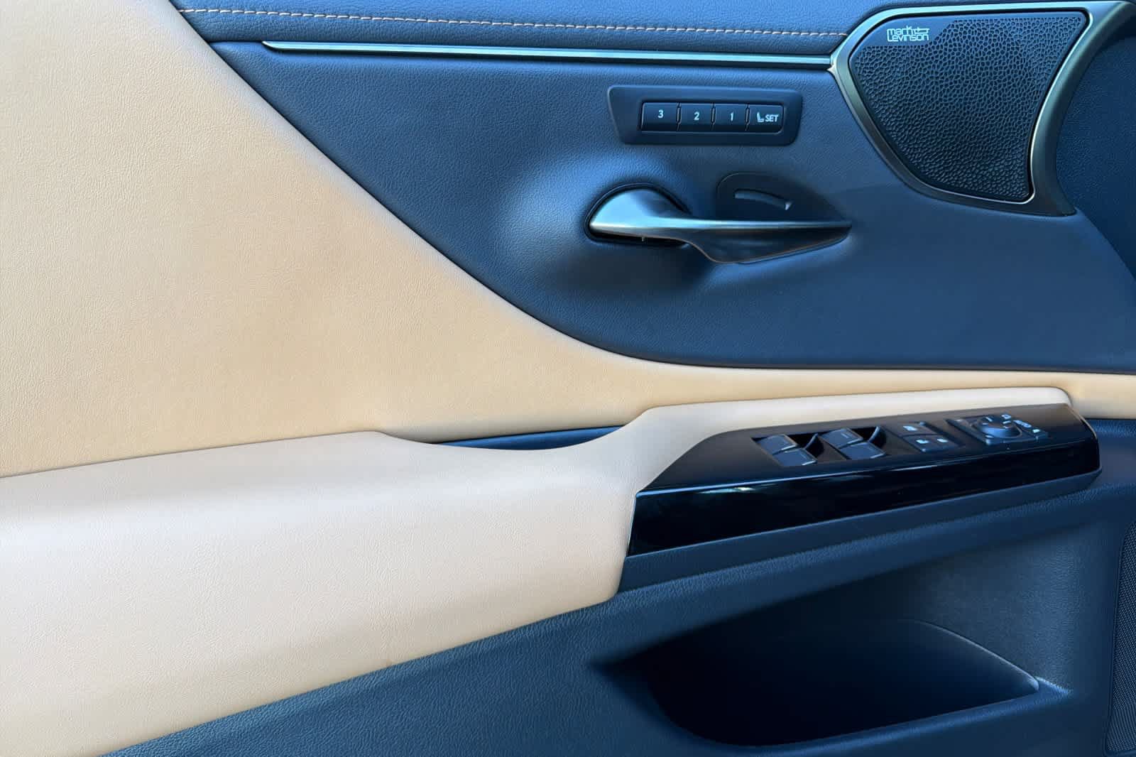 Used 2024 Lexus ES 350 w/ Accessory Package (Z2) FWD image 12