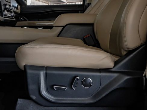 Used 2022 Ford Expedition Max Limited image 30