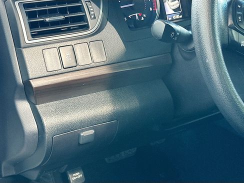 Used 2016 Toyota Camry LE image 10