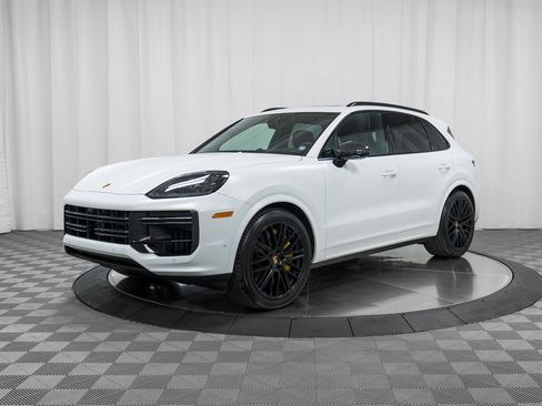 Certified 2024 Porsche Cayenne Turbo image 1